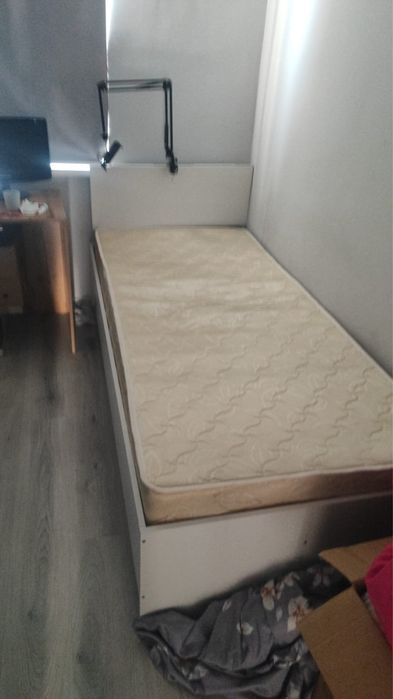 Продам кровать с матрасом