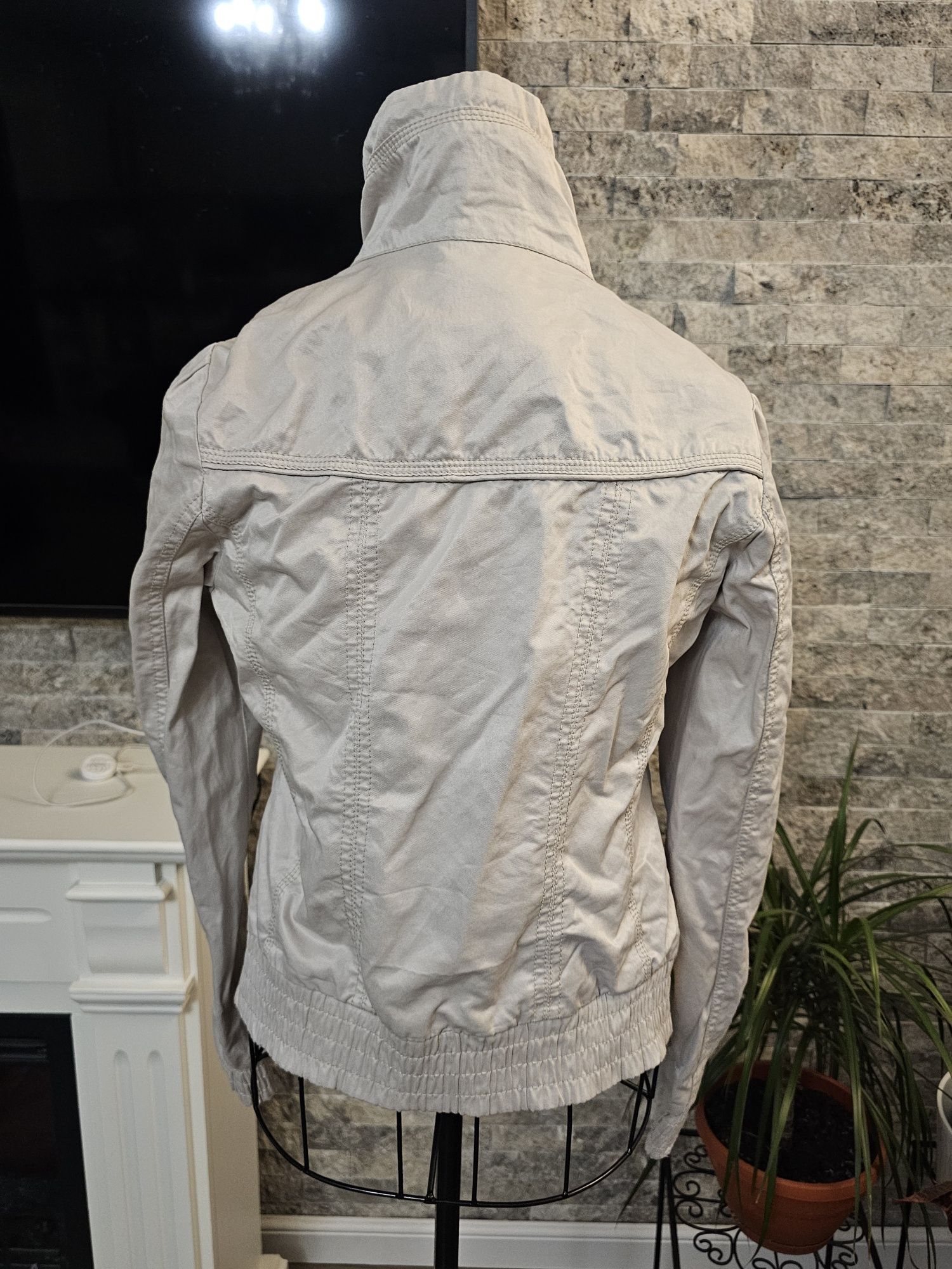 Geaca crem Bershka