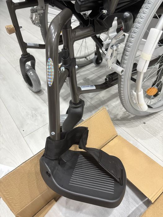 Продам инвалидную коляску новый