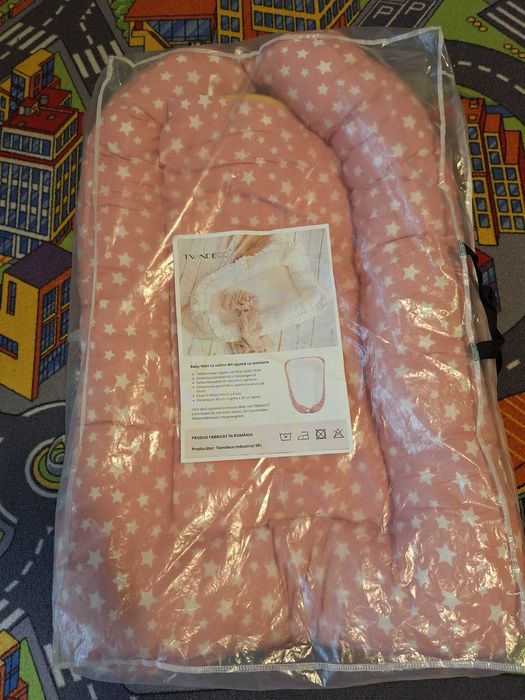Cocon Bebelus Baby Nest roz cu stele albe