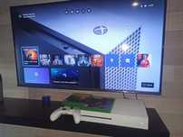 Xbox One S 1 TB + джойстик и игри