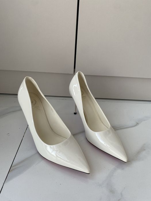 Каблук белый новый только 1 раз на свадьбу брала