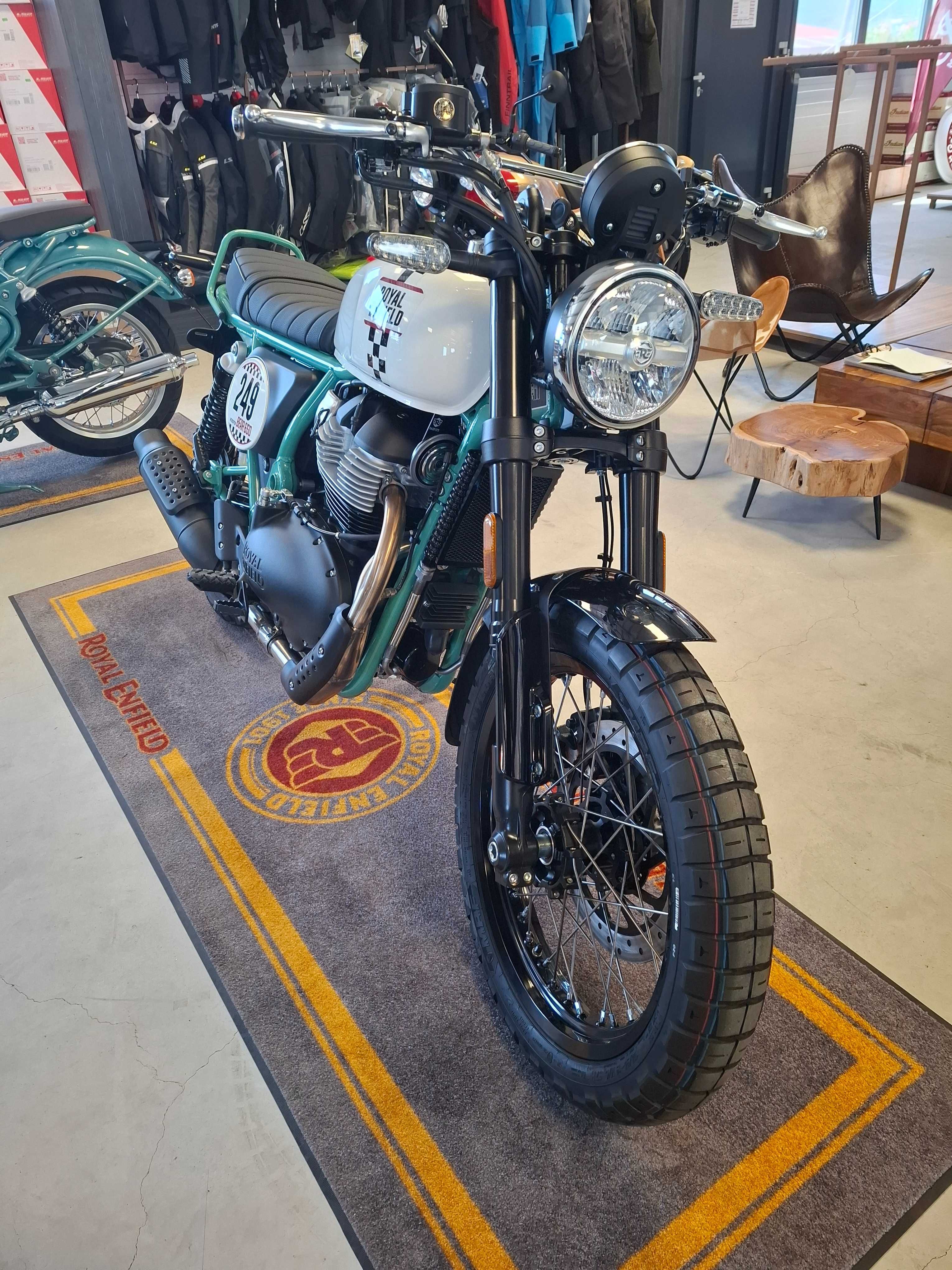Motocicleta Royal Enfield Bear 650