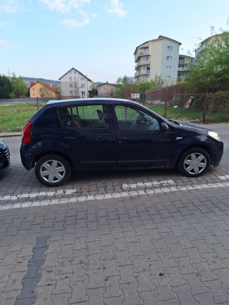 Vând Dacia Sandero