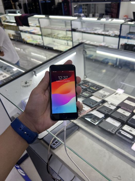 Iphone 7 100 yonks 32 gb