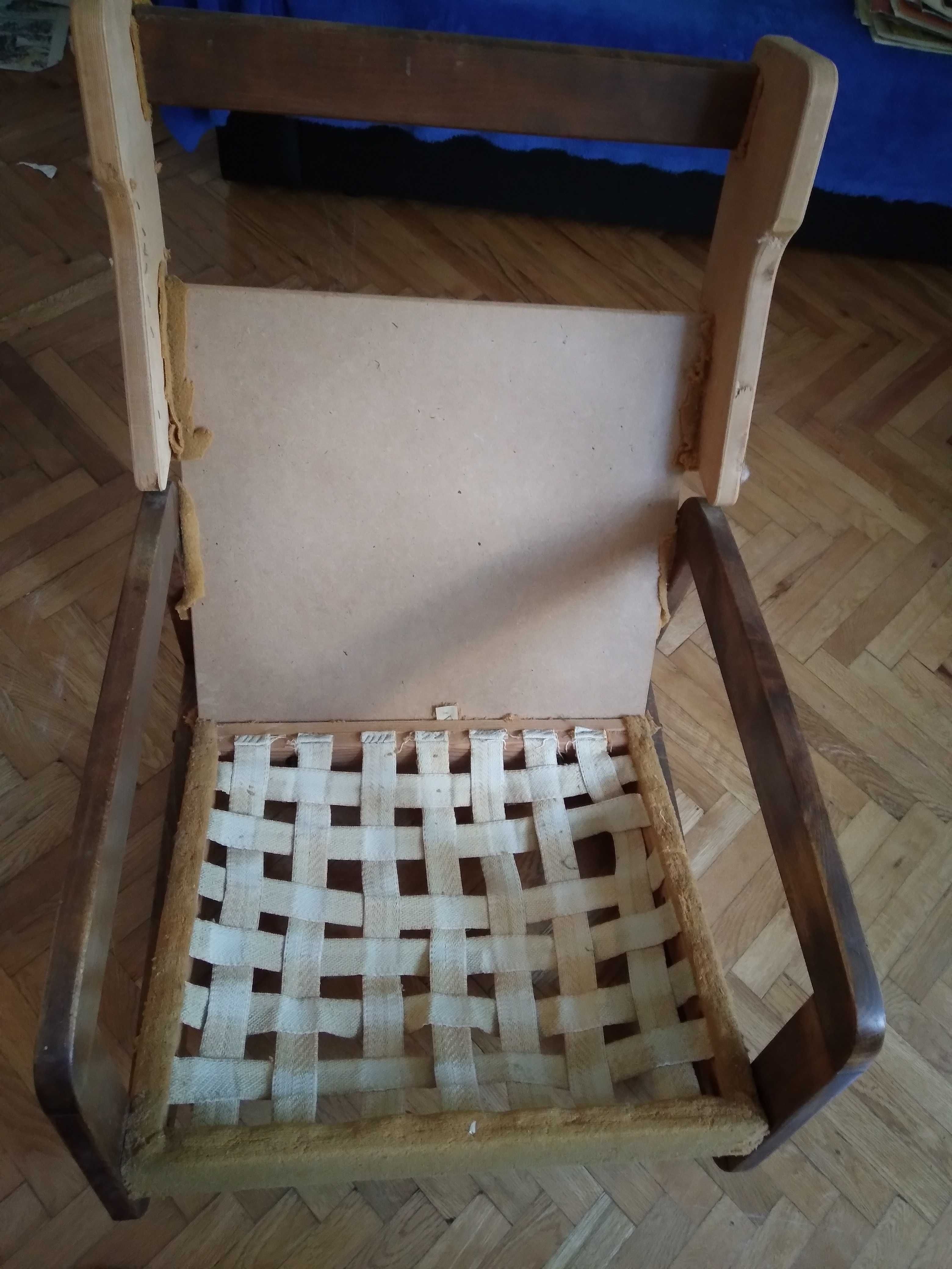 Дървена конструкция на люлеещ се стол, използван
