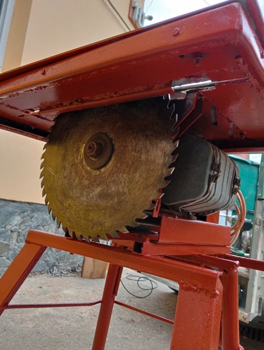 Vând circular pentru tăiat lemne