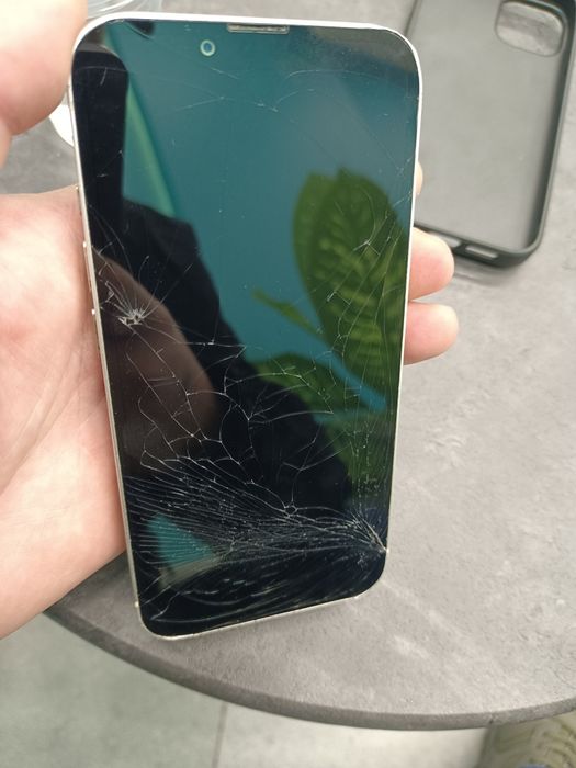 Айфон 13. Аккумулятор 67%