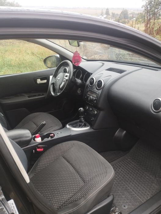 Vand Nissan sau la schimb pe cai