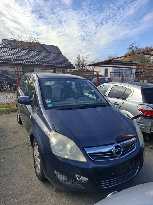 Dezmembrez Opel Zafira 1.7 cdti