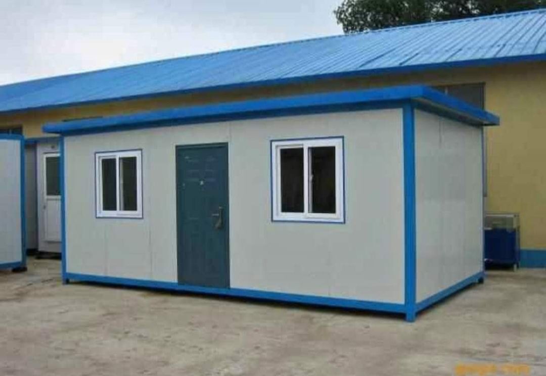 Vindem containere modulare din panouri