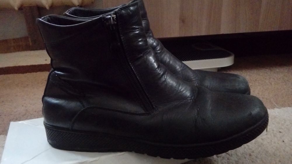 Продам детскую обувь