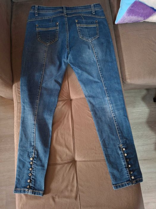 Дамски дънки размер Л