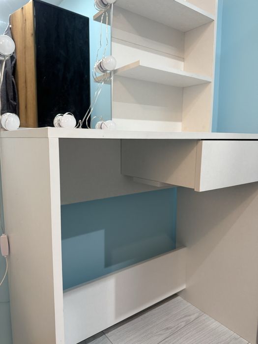 Тоалетка за гримиране