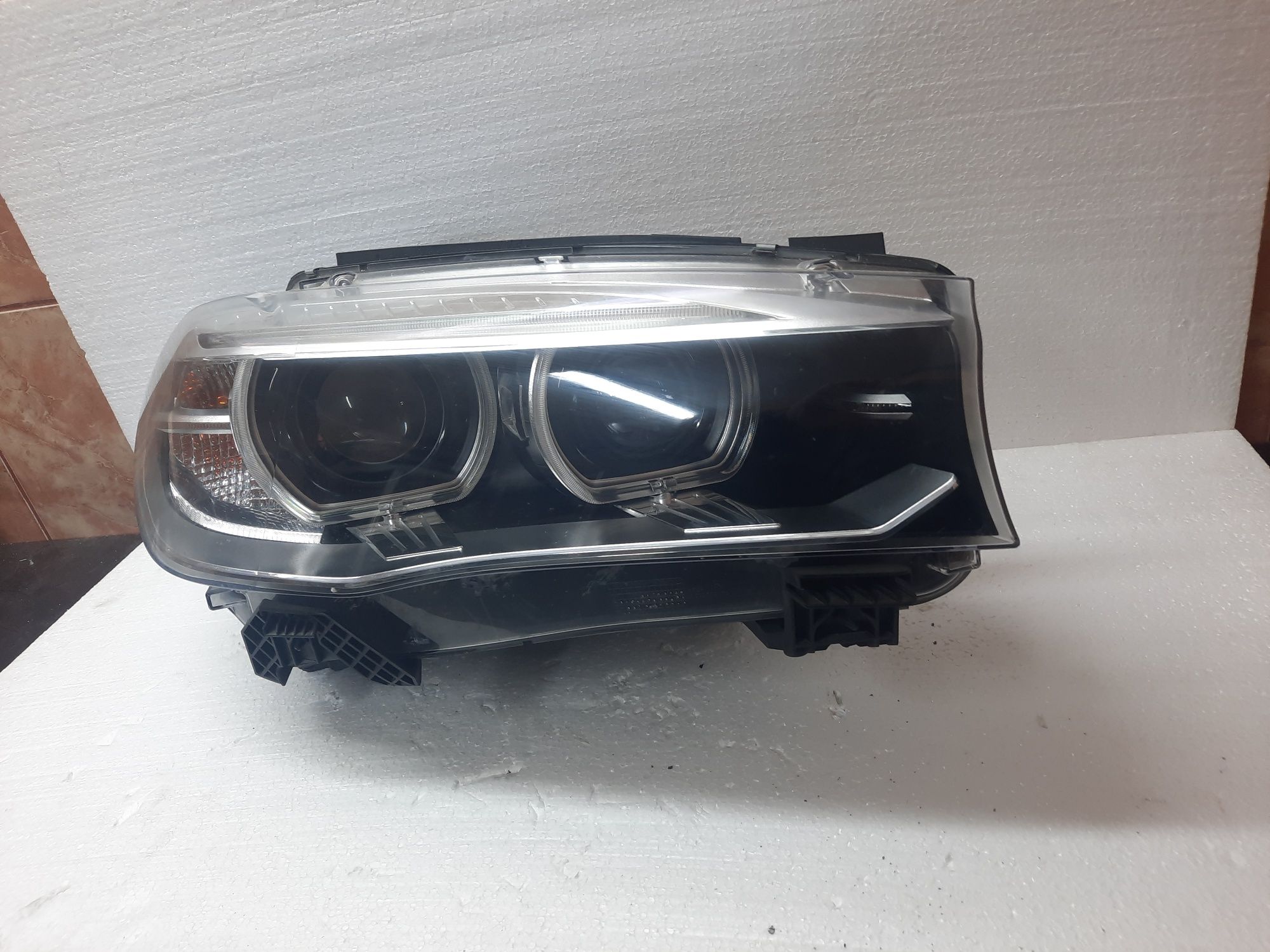 Far bmw X5 F15 X6 F16 xenon dreapta 2014-2018