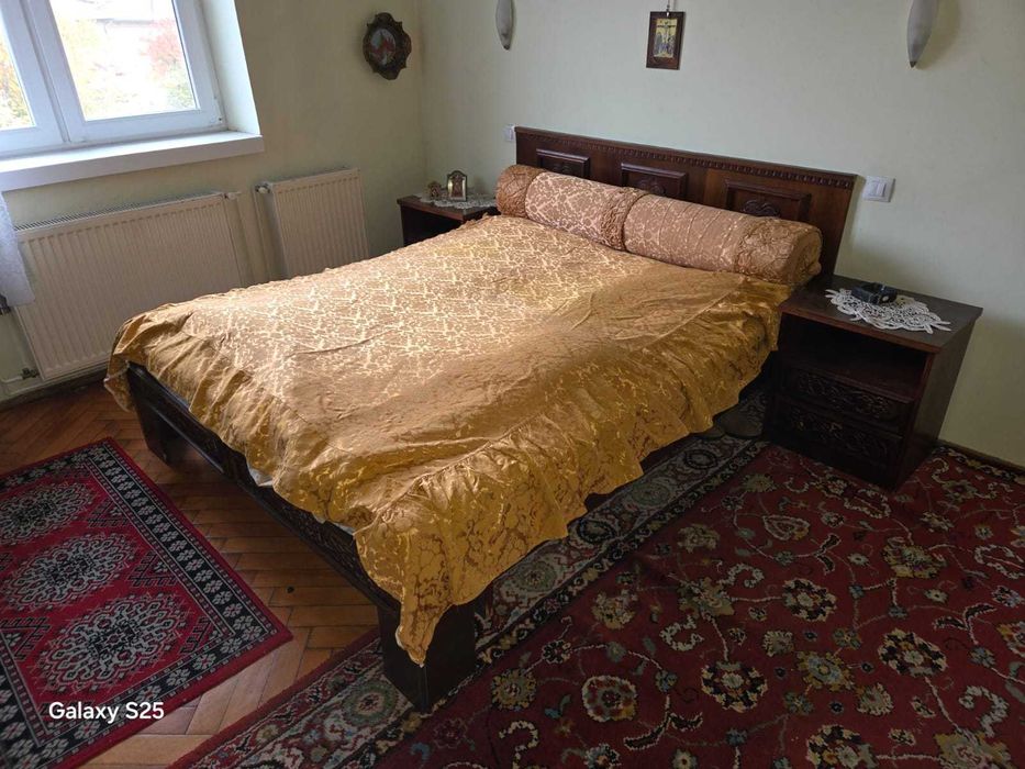 Mobila din lemn masiv pentru dormitor