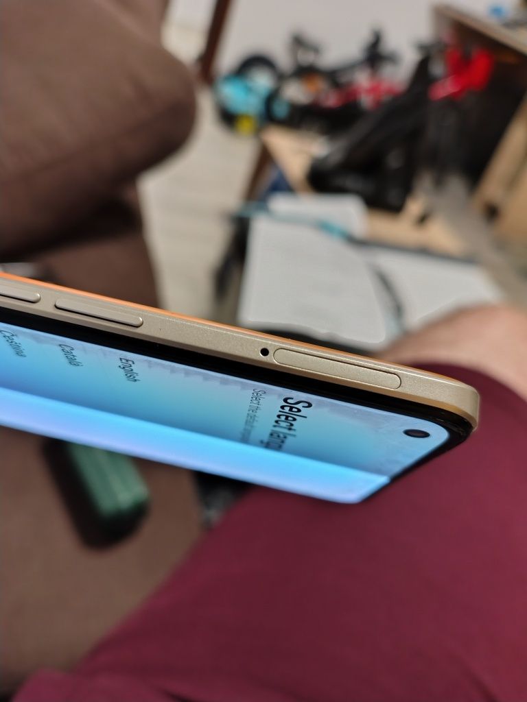 Телефон със счупен дисплей Realmi