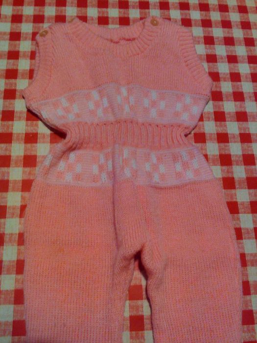 продавам стари детски дрехи всяла по 3 лв.