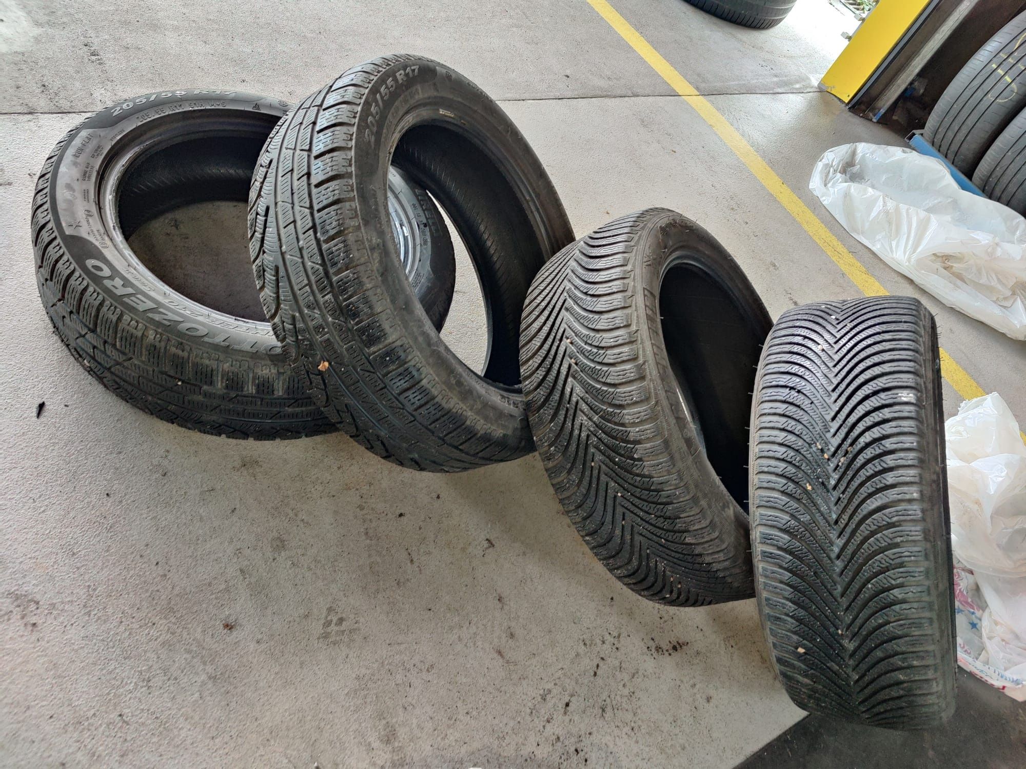 Anvelope 205/55/R17 2 Michelin și 2 Pirelli