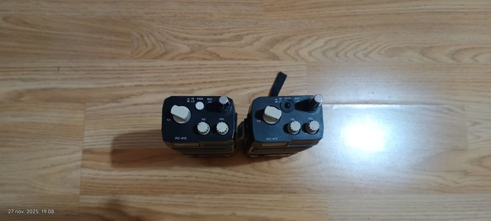 Vand set statii radio CB de colectie.