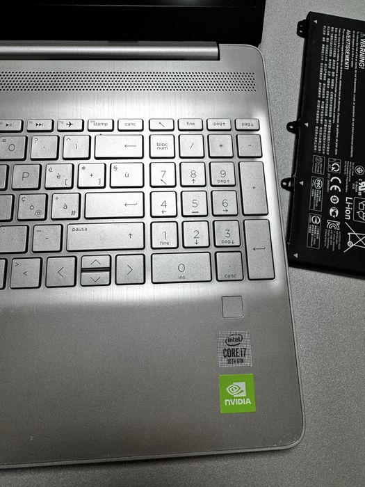 Vand Laptop Hp Pentru Piese