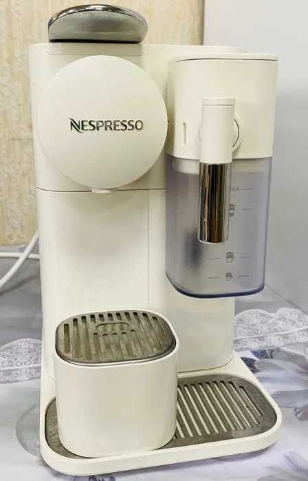 Кофемашина Nespresso DeLonghi Lattissima One. Деярли янги