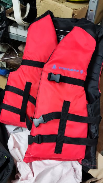 Водни ски, въже за теглене и спасителна жилетка под НАЕМ