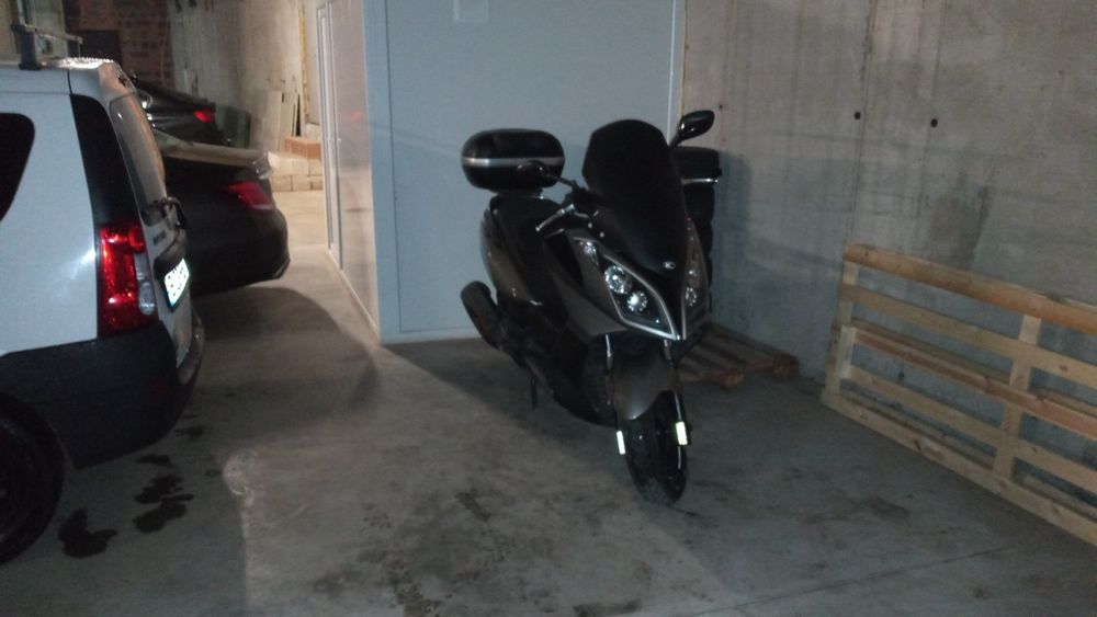 Inchiriez garaj pentru depozitare motociclete