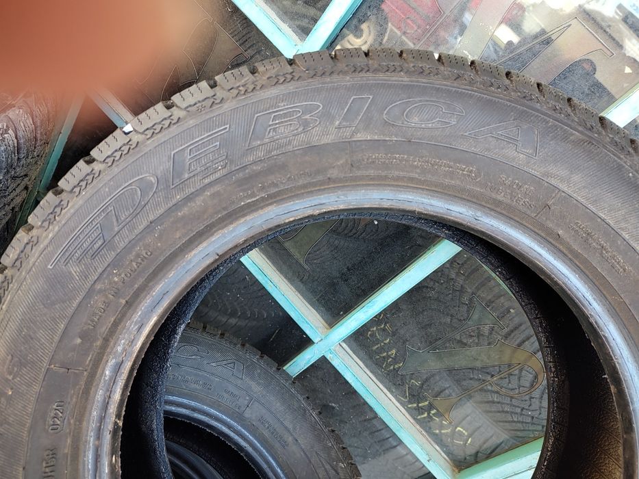 Продавам 2 зимни гуми 185/65/15 Debica