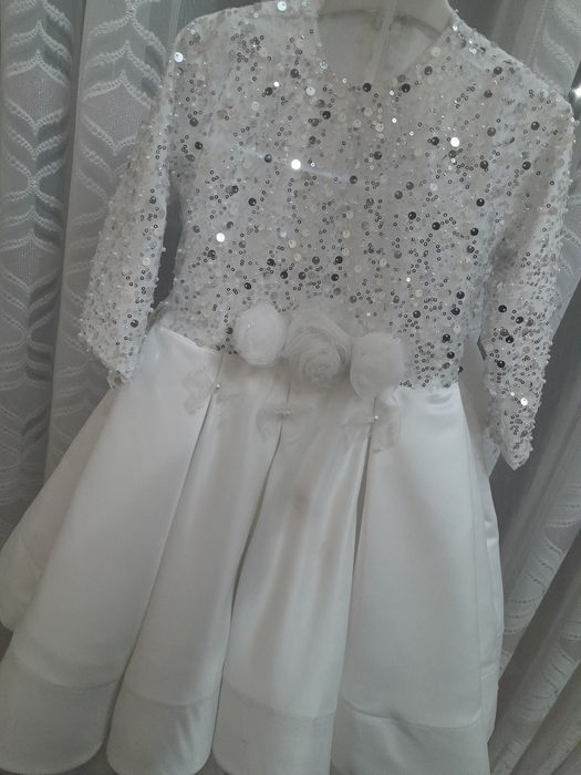 Vecherniy koylak qiz bollaga  4.5 yosh sifatli.