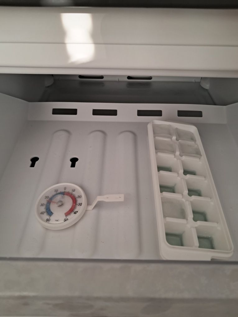 Полу-работещ хладилник Whirpool No frost