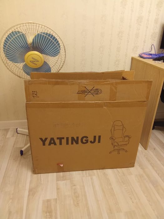 Кресло компьютерное игровое с подголовником и поддержкой