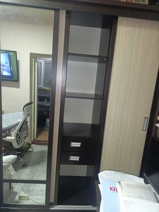 Шкаф купе с зеркалом