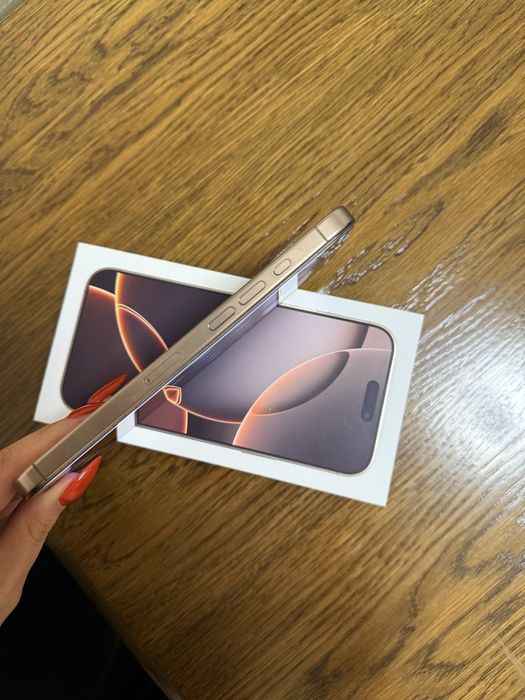 Продавам Iphone 16 Pro Max Desert Titanium