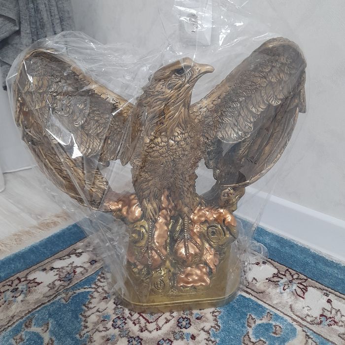 Сувинир  Орел статуэтка