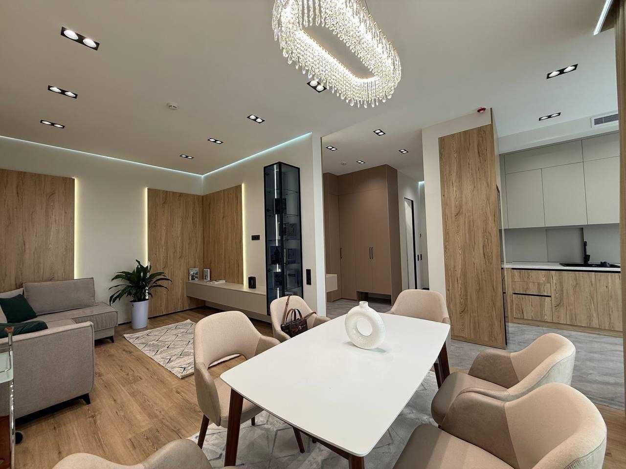 Golden House  ЖК Инфинити  ул. Азимова 2/7/14 65м2