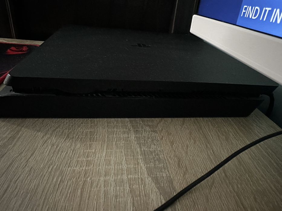 Продавам Playstation 4