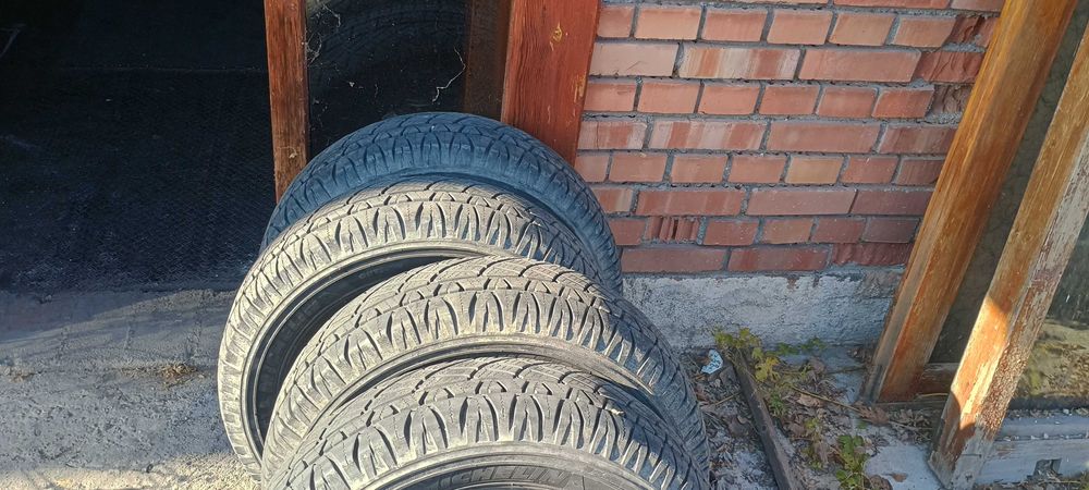 Продавам гуми Michelin Latitude cross 215/70/16