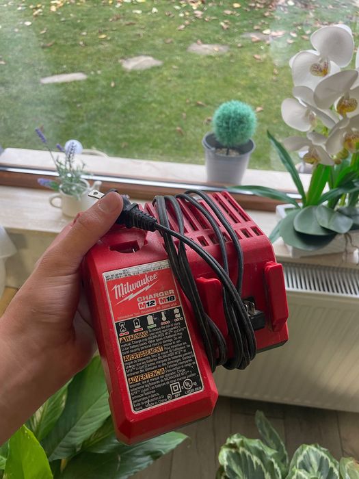 Incarcator Milwaukee 110V