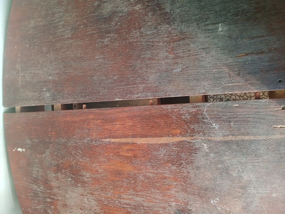 Продам шкафы и круглый стол раздвижной