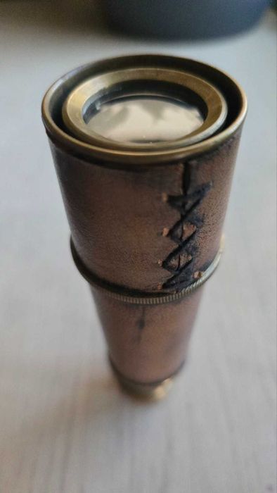 Монокъл / Бинокъл в облицована дървена кутия