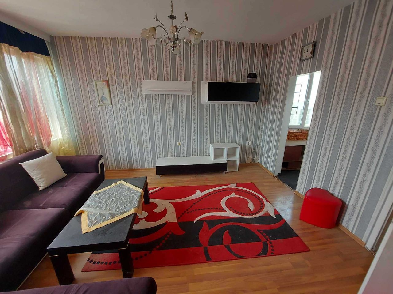 Продава се Двустаен апартамент в Омуртаг - 65 кв.м за 589 €/кв.м - Снимка #3