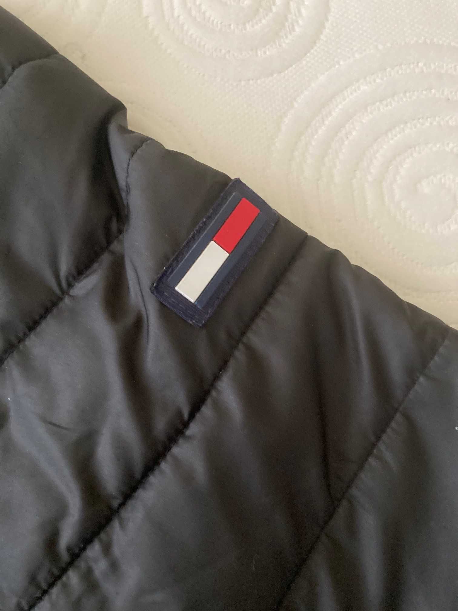 Продавам мъжко яке Hilfiger,размер XL