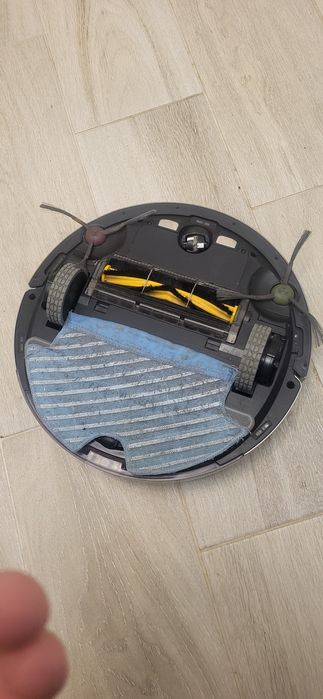 Va pot ajuta cu un aspirator  deebot.Nu am încărcător pentru .