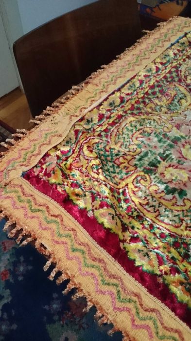 Vand set persan: cuvertura si fata de masa