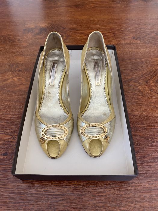 Туфли элегатные золотистого цвета