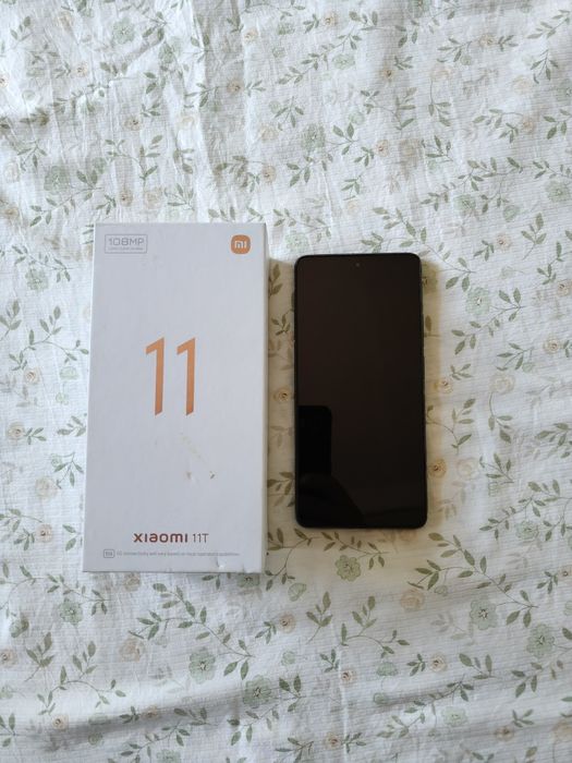 Продам телефон Xiaomi 11 T цвет серый, память 8-128. Экран 120 гц.