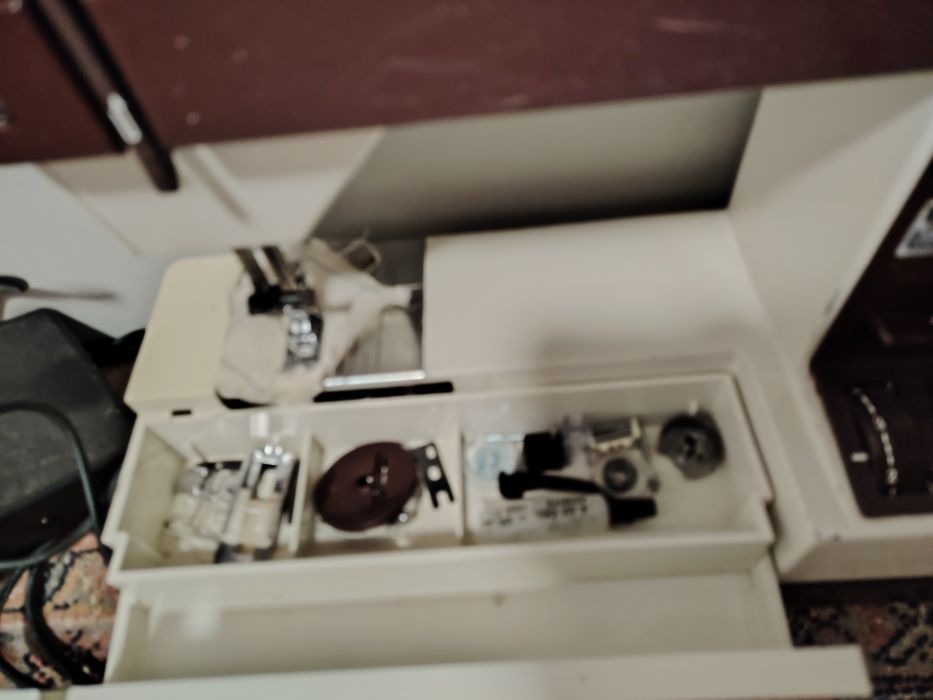 Masina de cusut pfaff  electric