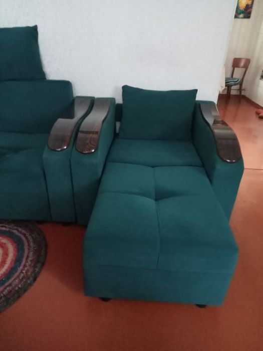 Продам диван и два кресла  в отличном состоянии.