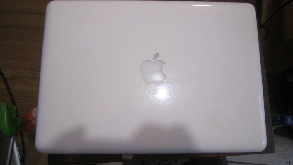 Laptop MacBook. MID 2010